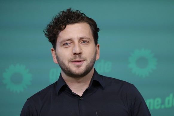 Deutschland, Berlin, Pressekonferenz mit Bundesvorsitzender von BÜNDNIS 90/DIE GRÜNEN, Felix Banaszak *** Germany, Berlin, Press conference with Federal Chairman of Alliance 90 the Greens, Felix Banas ...