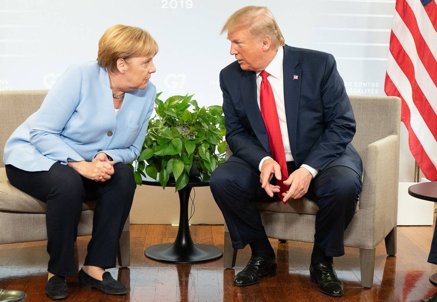 August 26, 2019 - Biarritz, France - US President DONALD TRUMP and ANGELA MERKEL at the G7 Summit in Biarritz, France Biarritz France PUBLICATIONxINxGERxSUIxAUTxONLY - ZUMAz03 20190826shaz03448 Copyri ...