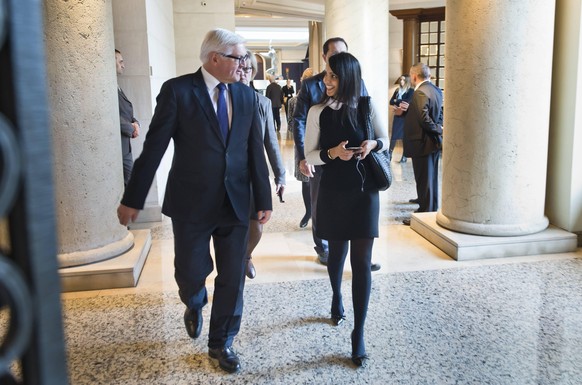 Bundesaussenminister Frank-Walter Steinmeier, mit seiner Stellvertretenden Sprecherin Sawsan Chebli im Rahmen seines Besuchs beim 22. OSZE Ministerrat Belgrad, 04.12.2015. Belgrad Serbien PUBLICATIONx ...