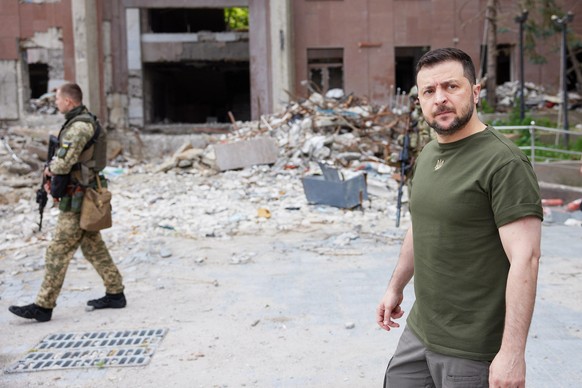 Krieg in der Ukraine. Praesident Volodymyr SELENSKYJ (ZELENSKYY) beuscht die Region um Mykolaiv und Odessa am 18.06.2022 Working trip to the Mykolaiv and Odesa regions Foto:The Presidential Office of  ...