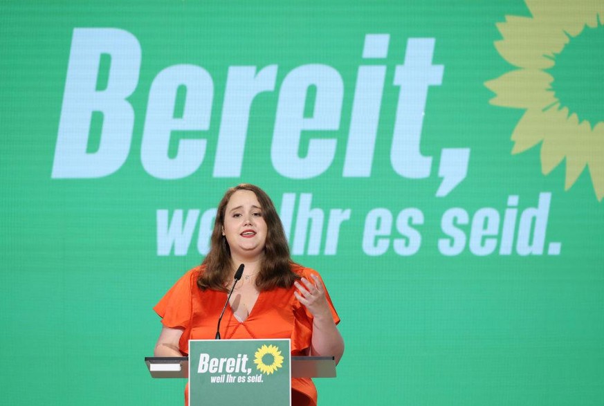 Keine Anzeichen von Lampenfieber: Ricarda Lang während ihrer Rede beim Parteitag der Grünen.