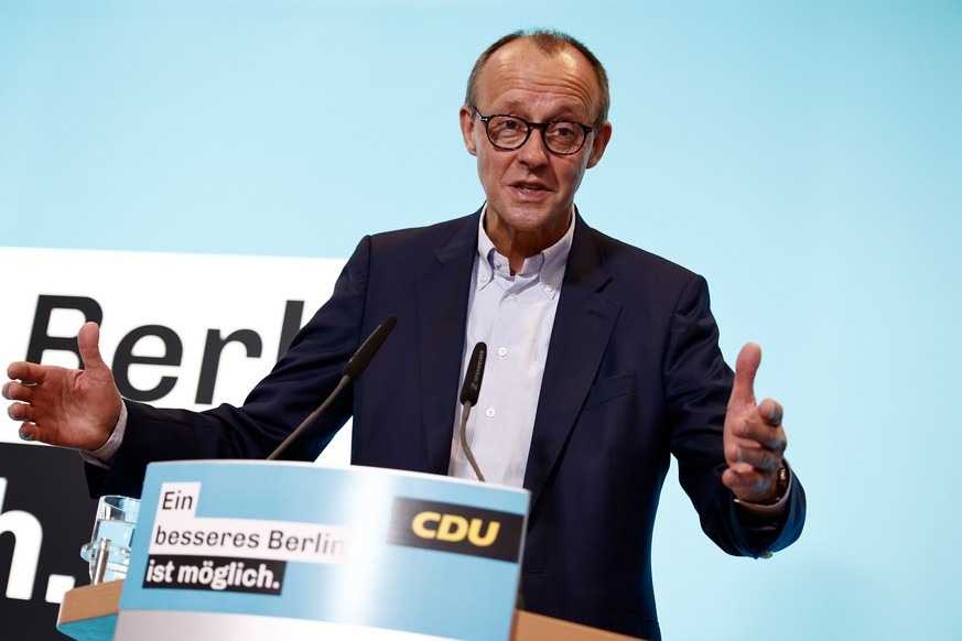 dpatopbilder - 26.11.2022, Berlin: Friedrich Merz, CDU-Bundesvorsitzender, spricht auf dem Landesparteitag der CDU Berlin. Es soll die Wahl von Partei- und Fraktionschef Wegner zum Spitzenkandidaten f ...