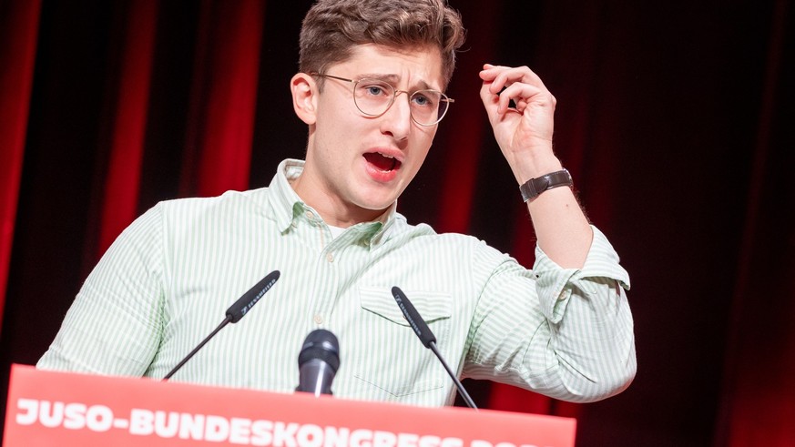 dpatopbilder - 17.11.2023, Niedersachsen, Braunschweig: Philipp Türmer, Kandidat Jusos-Bundesvorsitzender, hält beim Bundeskongress der Jungsozialisten (Jusos) seine Bewerbungsrede. Foto: Moritz Frank ...