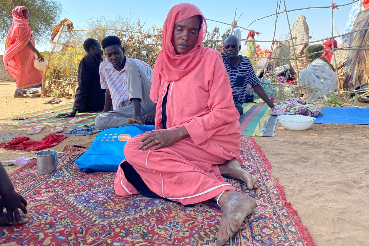 Sudanese who fled el-Fasher city, after Sudan&#039;s paramilitary forces killed hundreds of people in the western Darfur region, gather at their camp in Tawila, Sudan, Thursday, Oct. 30, 2025. (AP Pho ...
