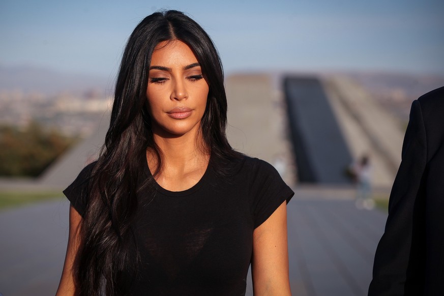 A shallow focus shot of Kim Kardashian visits the Armenian Genocide Memorial Complex in Yerevan, Armenia *** einer seicht Fokus erschossen des Kim Kardashian besucht der armenisch V