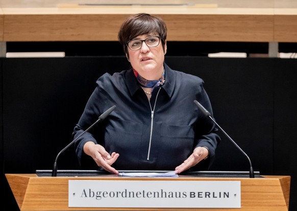 Franziska Becker (SPD), Vorsitzende des Hauptausschusses der Haushaltsberatungen 2020/2021, spricht bei der 51. Plenarsitzung im Berliner Abgeordnetenhaus. Auf der Tagesordnung stehen Beratungen zum D ...