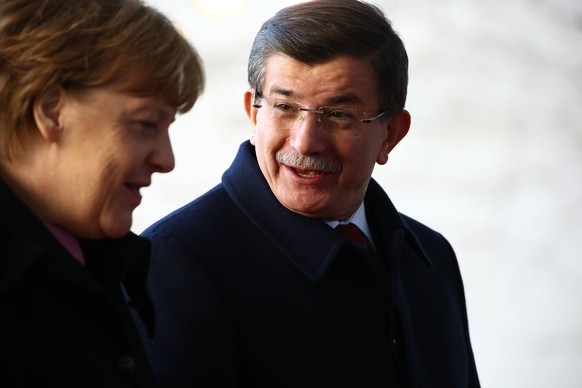 Jan. 22, 2016 - Berlin, Germany - Turkish Prime Minister Ahmet Davuto?lu received by Chancellor Angela Merkel with military honouring for first German-Turkish govenment consultations. Tukish and Germa ...