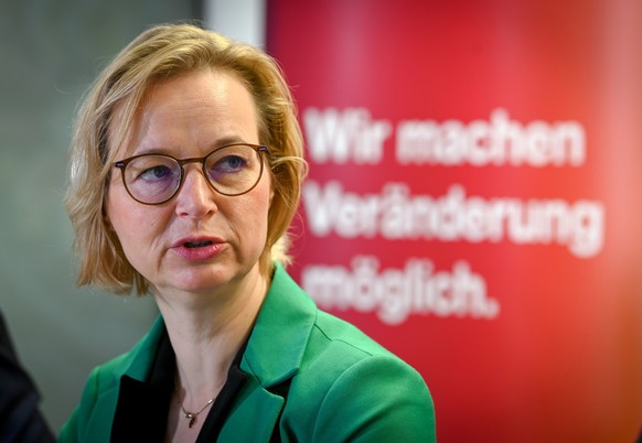 28.05.2024, Thüringen, Erfurt: Katja Wolf, Bürgermeisterin von Eisenach und Landesvorsitzende der Partei Bündnis Sahra Wagenknecht (BSW) in Thüringen, spricht in einer Pressekonferenz. Der Thüringer B ...