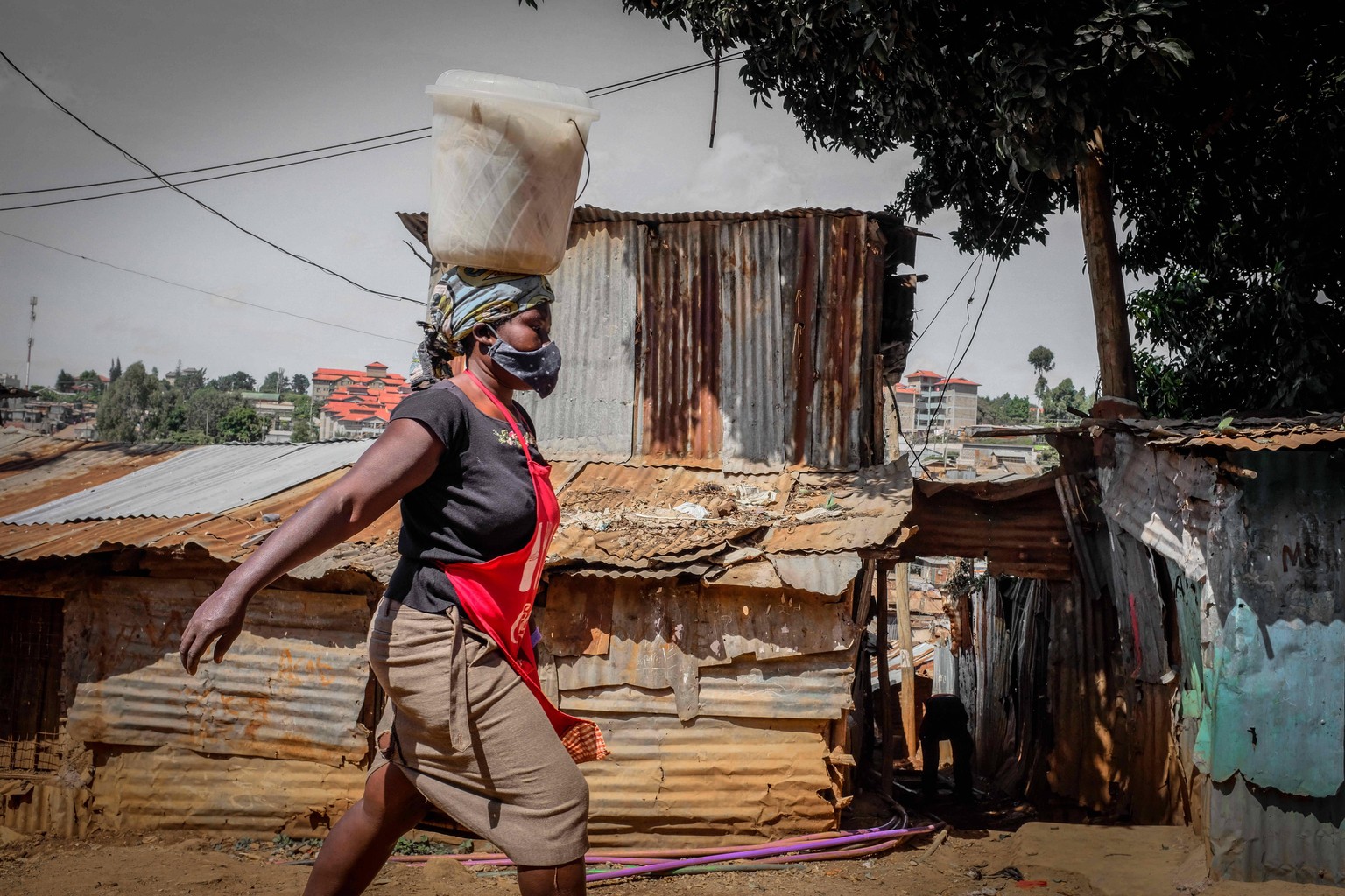 June 4, 2020, Nairobi, Kenya: A mobile business woman marching past the busy streets protected in her safety Face Mask. Nairobi Kenya - ZUMAd156 20200604zipd156002 Copyright: xDonwilsonxOdhiambox